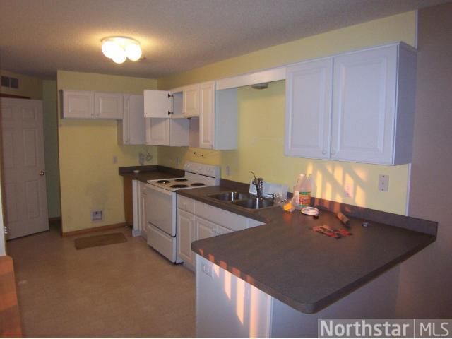 8671 Quarry Ridge Ln #A, Woodbury, MN 55125