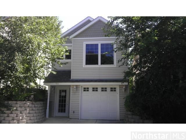 910 Farrington St, Saint Paul, MN 55117