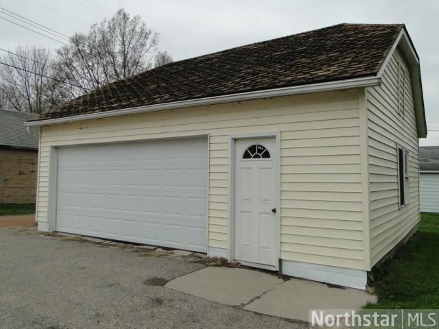 106 N 4th St, Henderson, MN 56044