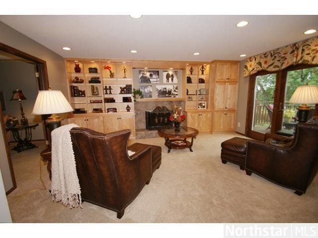 13718 Krestwood Dr, Burnsville, MN 55337