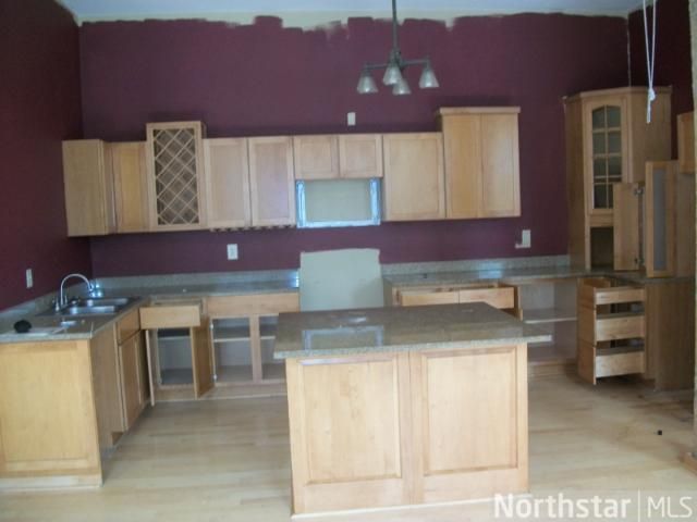 330 9th St E #202e, Saint Paul, MN 55101