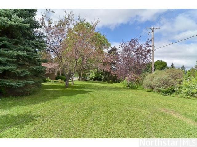 9185 Cedar Forest Rd, Eden Prairie, MN 55347