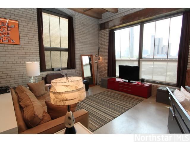 127 5th St NE #102, Minneapolis, MN 55413