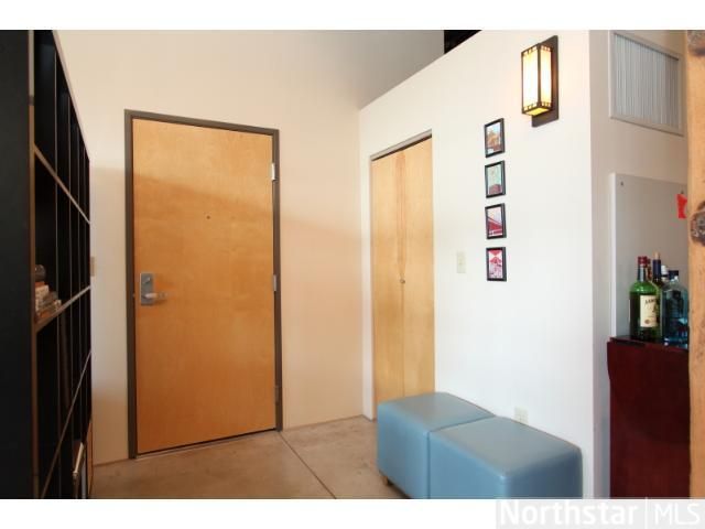 127 5th St NE #102, Minneapolis, MN 55413