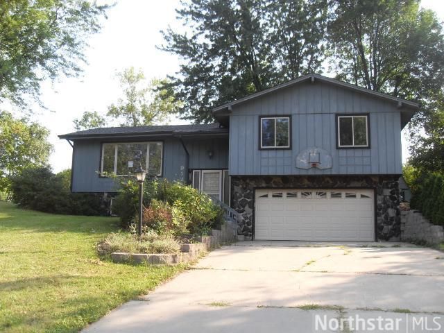 9125 Oakwood Rd, Saint Bonifacius, MN 55375