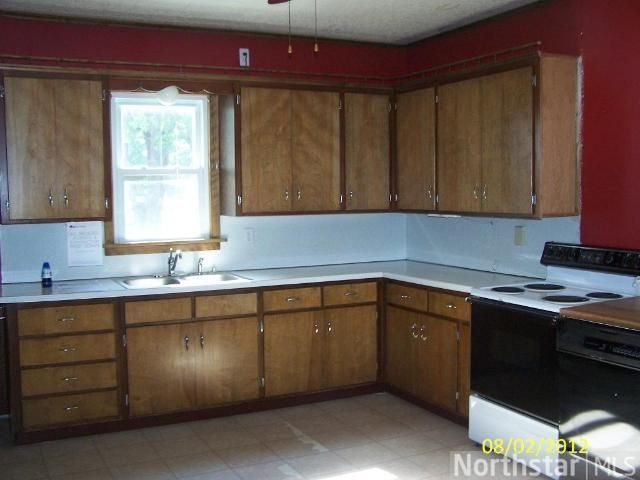 1629 14th St E, Glencoe, MN 55336