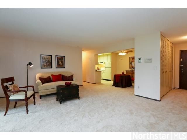 4350 Brookside Ct #102, Edina, MN 55436