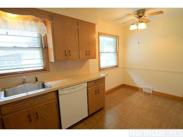 802 County Road B2 W, Roseville, MN 55113