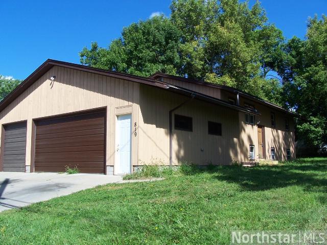 817 46 1/2 Ave NE, Hilltop, MN 55421