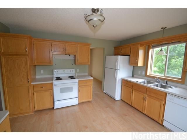 7314 Deer Pass Dr, Centerville, MN 55038