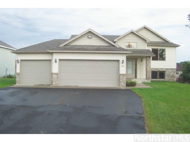 1016 Strawberry Ct, Sauk Rapids, MN 56379