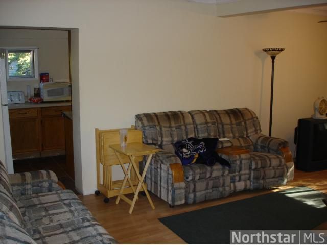 2854 Oxford St N, Roseville, MN 55113