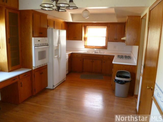 2150 Kenwood Dr E, Maplewood, MN 55117