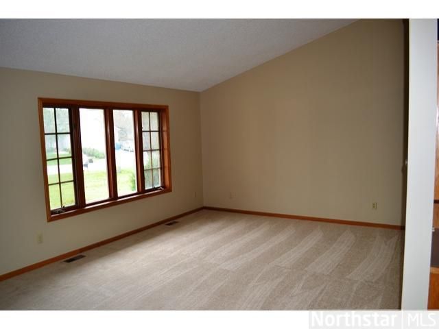 15969 Garrett Ct, Apple Valley, MN 55124