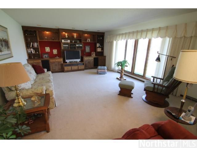 526 Main St W, Melrose, MN 56352