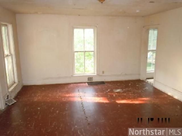 117 3rd Ave NE, Faribault, MN 55021