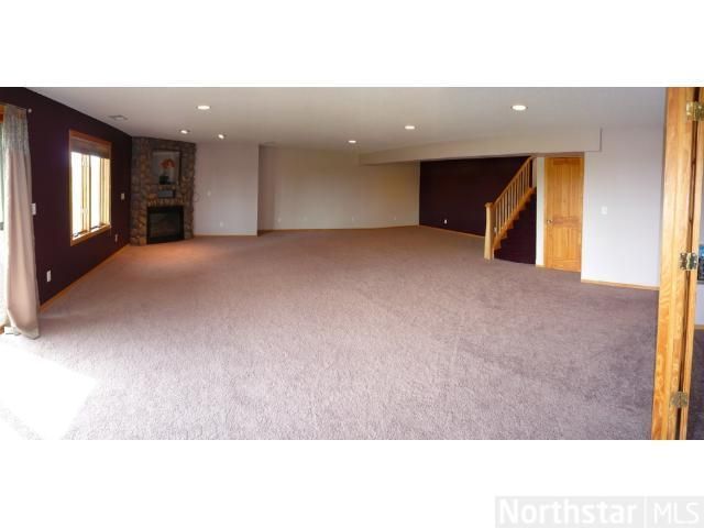 8255 9th St N, Oakdale, MN 55128