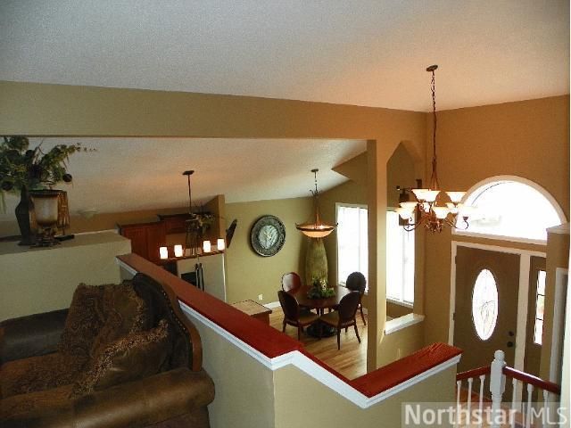 6440 11th St N, Oakdale, MN 55128
