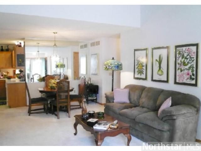 15220 Greenhaven Way, Burnsville, MN 55306