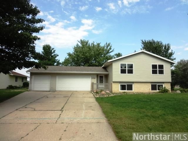 1709 Mckinley Dr, Northfield, MN 55057