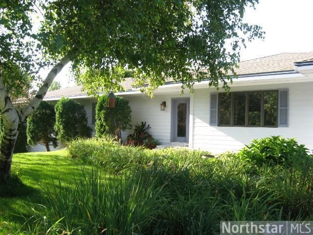 34 Meadowlark Ln, North Oaks, MN 55127