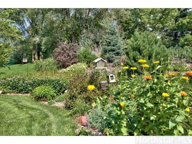 1833 Countryside Dr, Shakopee, MN 55379