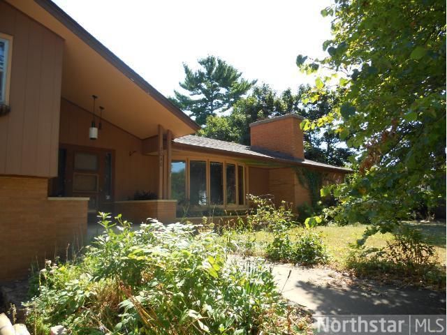 2040 Kenwood Dr E, Maplewood, MN 55117