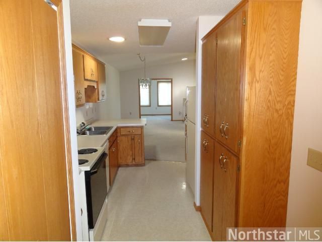 689 Belland Ave, Vadnais Heights, MN 55127