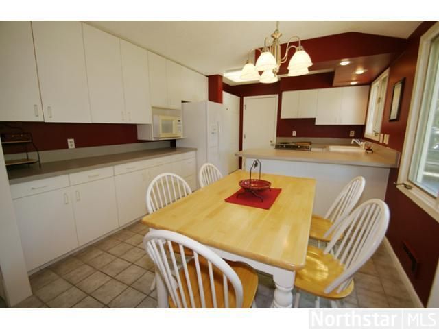 900 Lakeview Dr, Burnsville, MN 55337