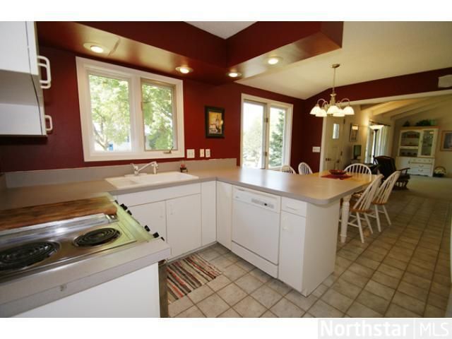 900 Lakeview Dr, Burnsville, MN 55337