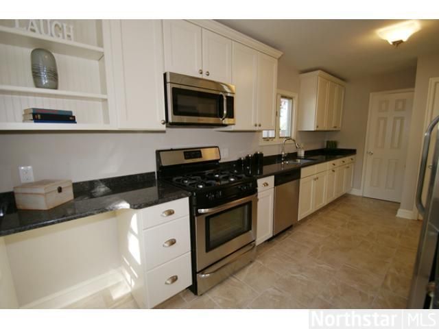 2036 Highland Pw, Saint Paul, MN 55116