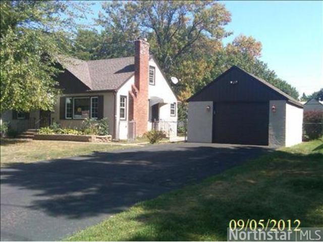 2234 Dellwood Ave, Roseville, MN 55113