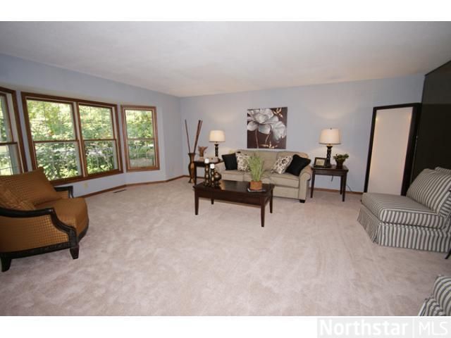 2380 Dianna Ln, Little Canada, MN 55117