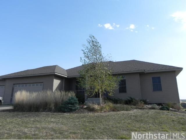 14601 Panola Dr, Lindstrom, MN 55045