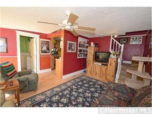 305 4th St S, Princeton, MN 55371