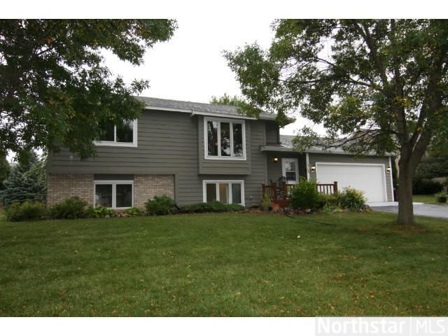 1313 Granite Ln N, Oakdale, MN 55128