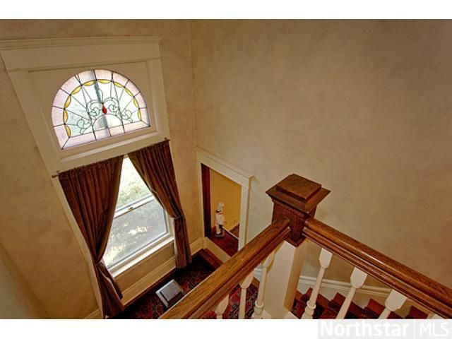 869 Osceola Ave, Saint Paul, MN 55105