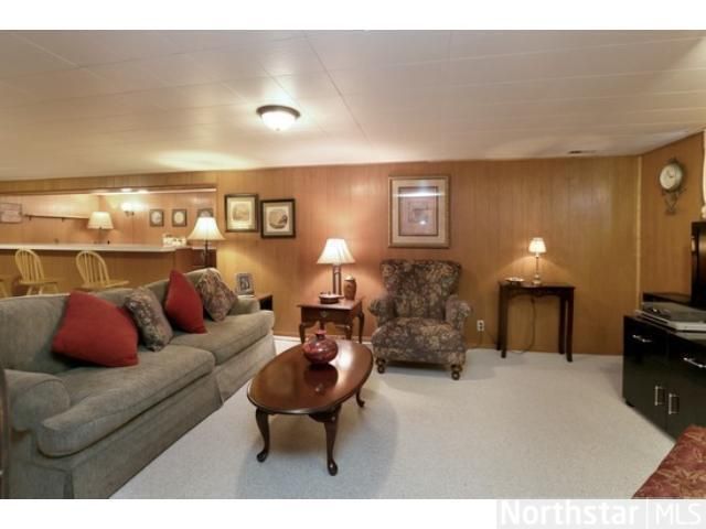 2408 W 95th St, Bloomington, MN 55431