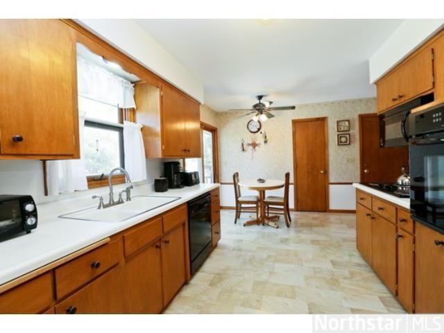 2408 W 95th St, Bloomington, MN 55431