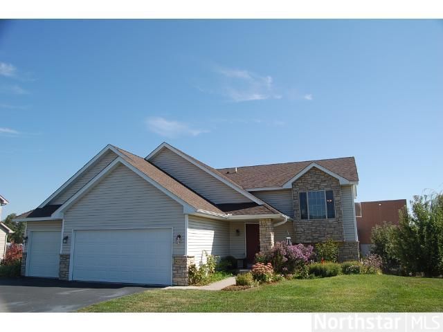 29672 Shoreview Cir, Lindstrom, MN 55045
