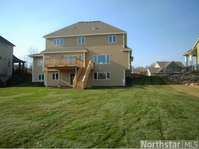 8697 Stonefield Ln, Chanhassen, MN 55317