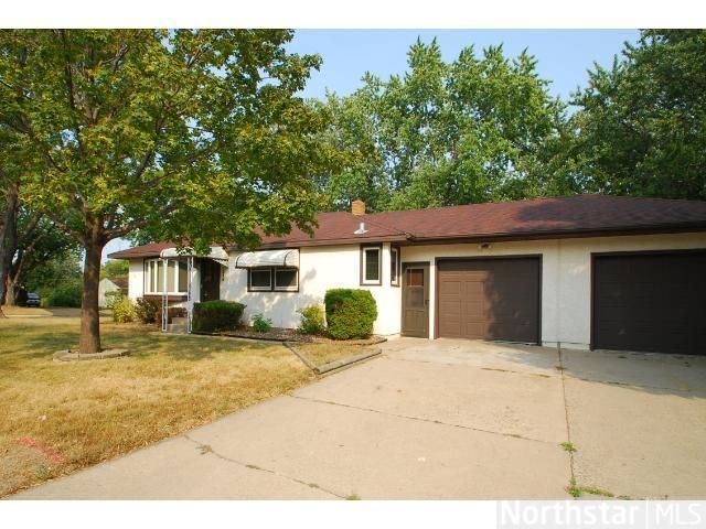 1854 Onacrest Ct, Maplewood, MN 55117