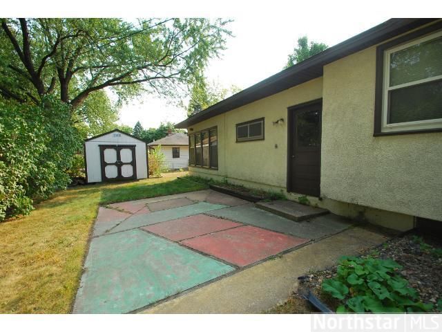 1854 Onacrest Ct, Maplewood, MN 55117
