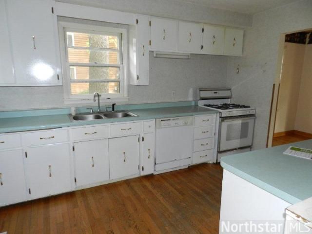 905 89th Ave NW, Coon Rapids, MN 55433