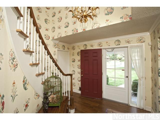 6020 Timberglade Cir, Bloomington, MN 55438