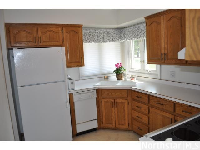2475 Highwood Ave E, Maplewood, MN 55119