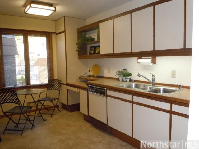 10218 Berkshire Rd, Bloomington, MN 55437