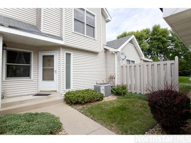10272 Arrowwood Dr, Eden Prairie, MN 55347