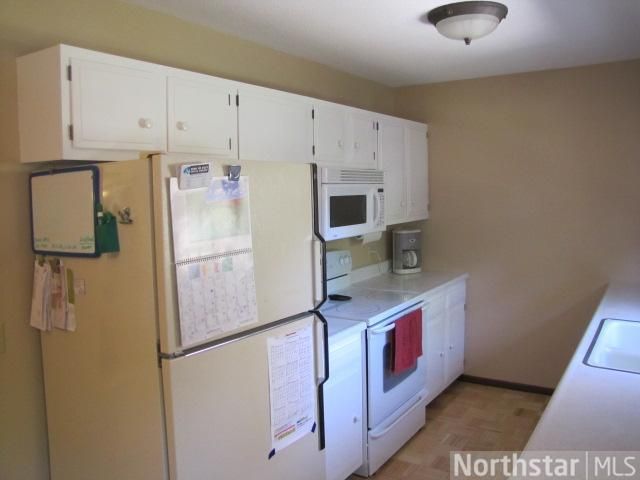 1335 Autumn Dr, Faribault, MN 55021