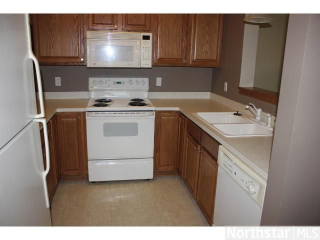 1732 Countryside Dr, Shakopee, MN 55379